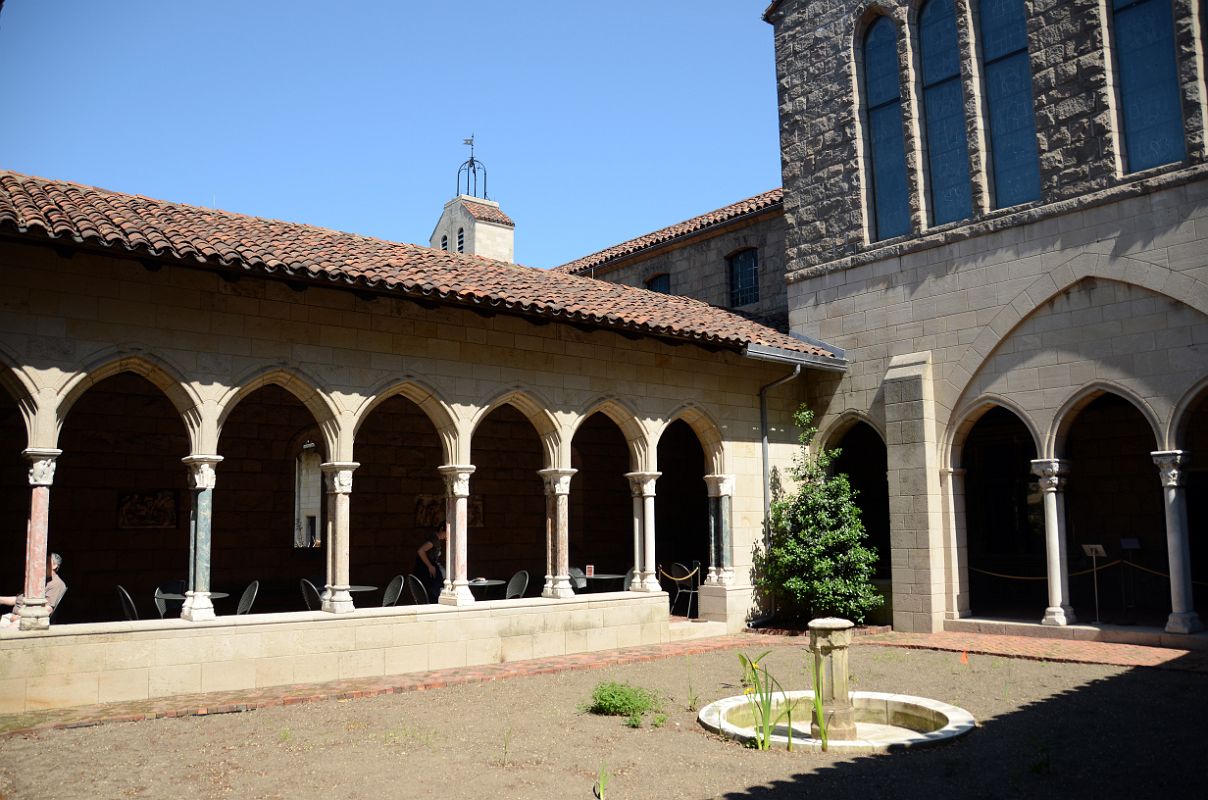 New York Cloisters 37 012 Trie Cloister and garden - France Late 13C